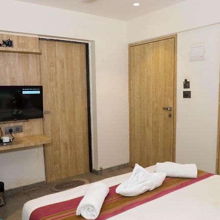 Hotel Aura Inn Airoli ,Digha Navi Mumbai Exterior foto